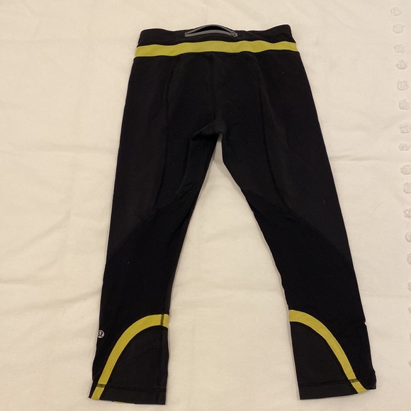 Lululemon size 6 running leggings - Picture 2 of 2